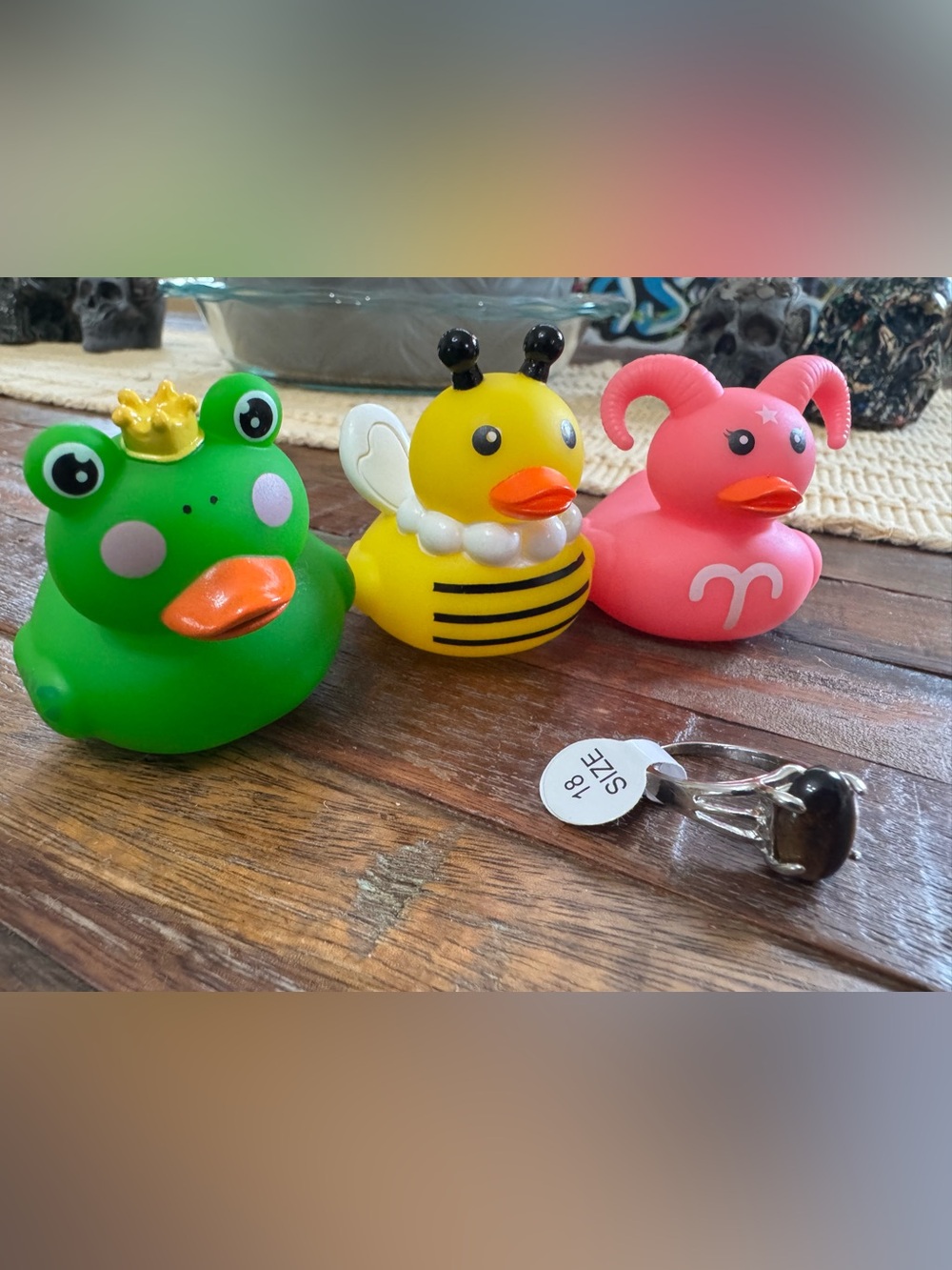 Ring and three rubber duckies - Picture 4 of 7
